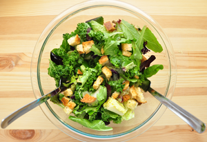 Салата с крутони